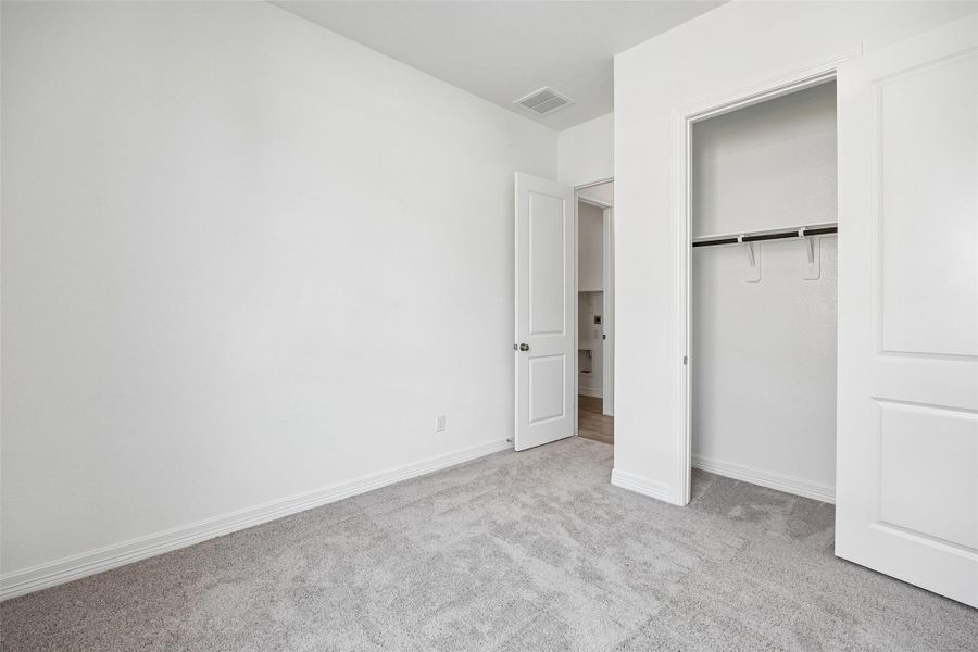 Spacious, unfurnished interior of a new home in Lago Mar, Texas City (Image 21).