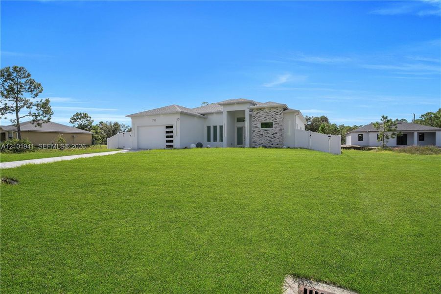 Exterior details and patio area of a home in , Lehigh Acres (Image 3).
