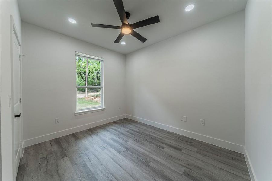 Spacious, unfurnished interior of a new home in , Malakoff (Image 15).