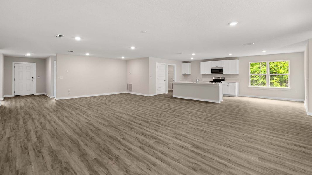 Spacious, unfurnished interior of a new home in Sunny Hills, Chipley (Image 14).
