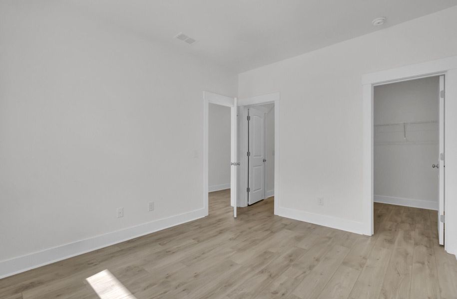 Spacious, unfurnished interior of a new home in Six Oaks, Summerville (Image 49).