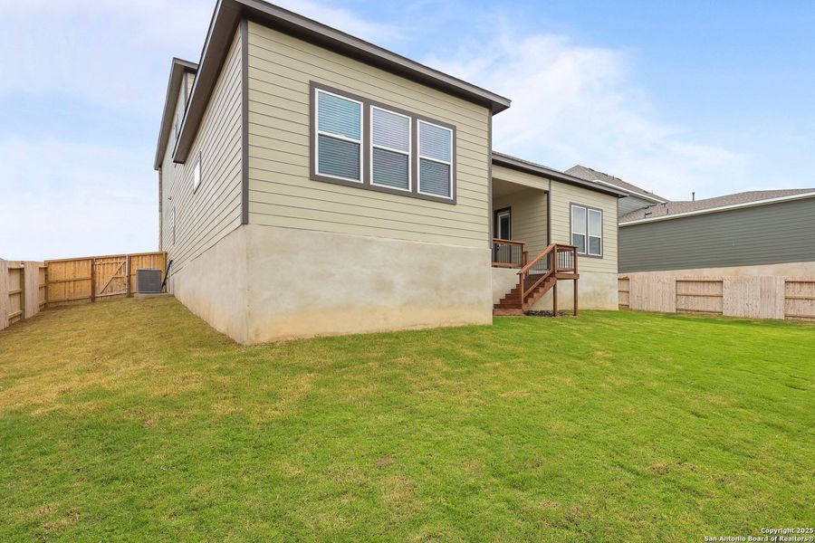 Exterior details and patio area of a home in Homestead, Schertz (Image 2).