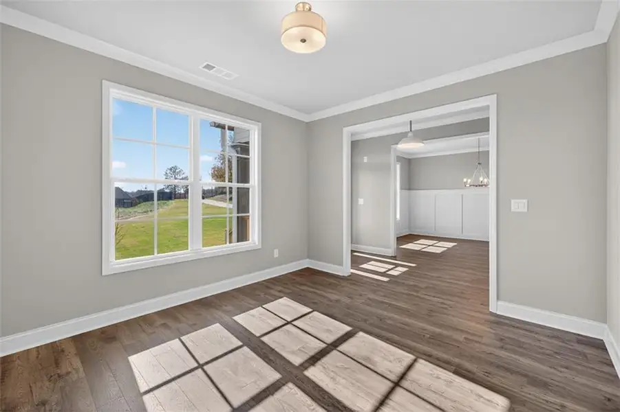 Spacious, unfurnished interior of a new home in , Gainesville (Image 23).