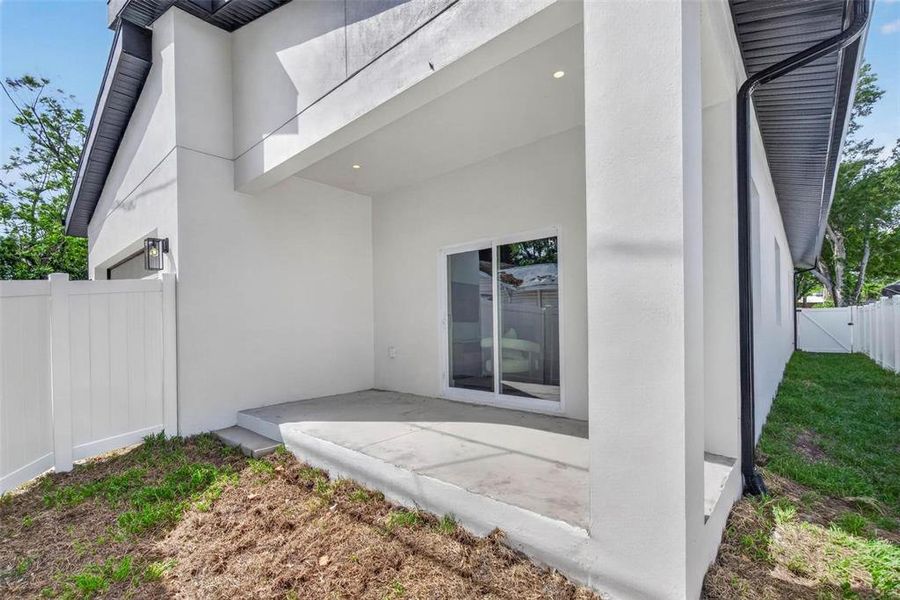 Exterior details and patio area of a home in , St. Petersburg (Image 3).