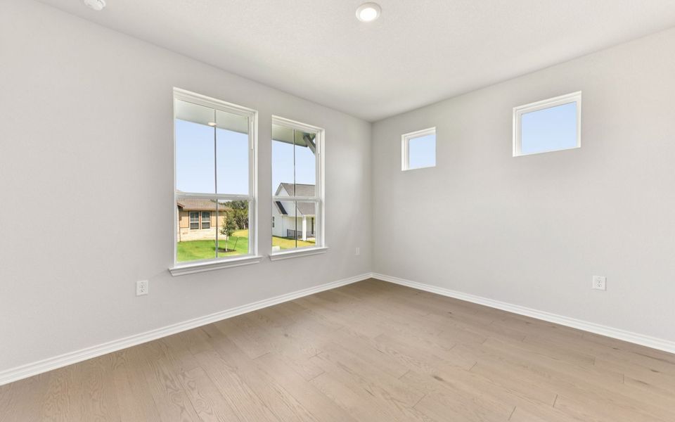 Spacious, unfurnished interior of a new home in Kissing Tree, San Marcos (Image 12).