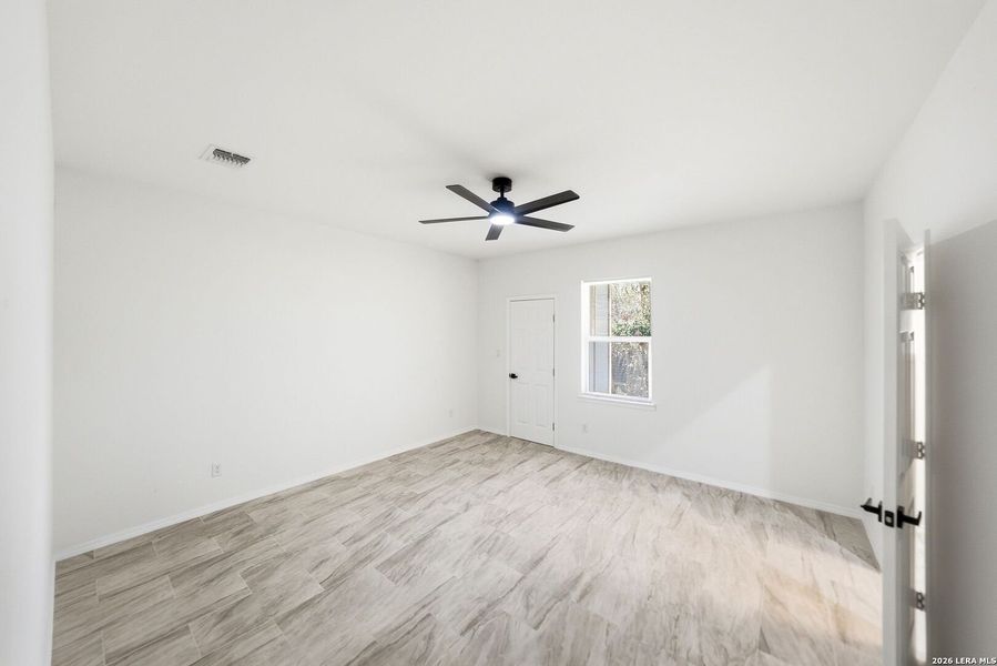 Spacious, unfurnished interior of a new home in , Seguin (Image 28). Spacious, unfurnished interior of a new home in , Seguin (Image 28).