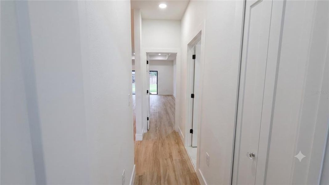 Spacious, unfurnished interior of a new home in , North Port (Image 31).