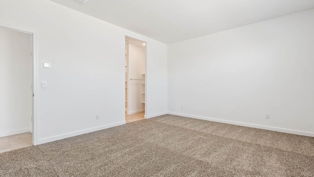Spacious, unfurnished interior of a new home in Sorrento, Maricopa (Image 12).