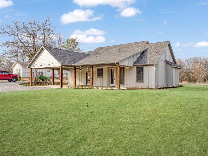 Exterior details and patio area of a home in , Bells (Image 26).
