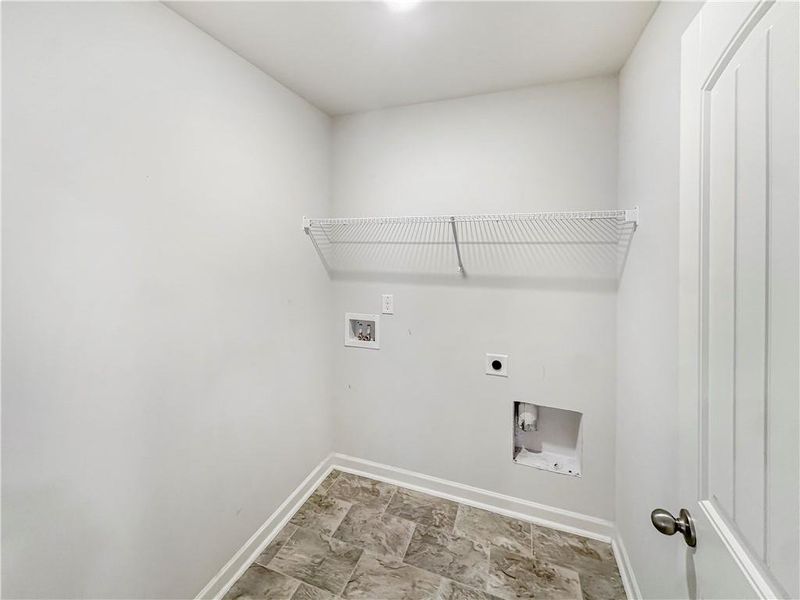 Spacious, unfurnished interior of a new home in Oakhurst Glen, Fairburn (Image 29).