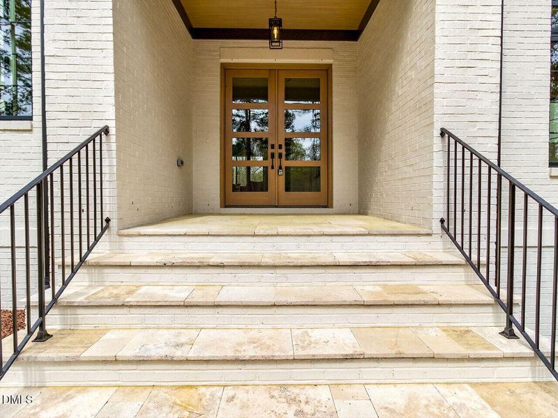 006-1280x960-front-door