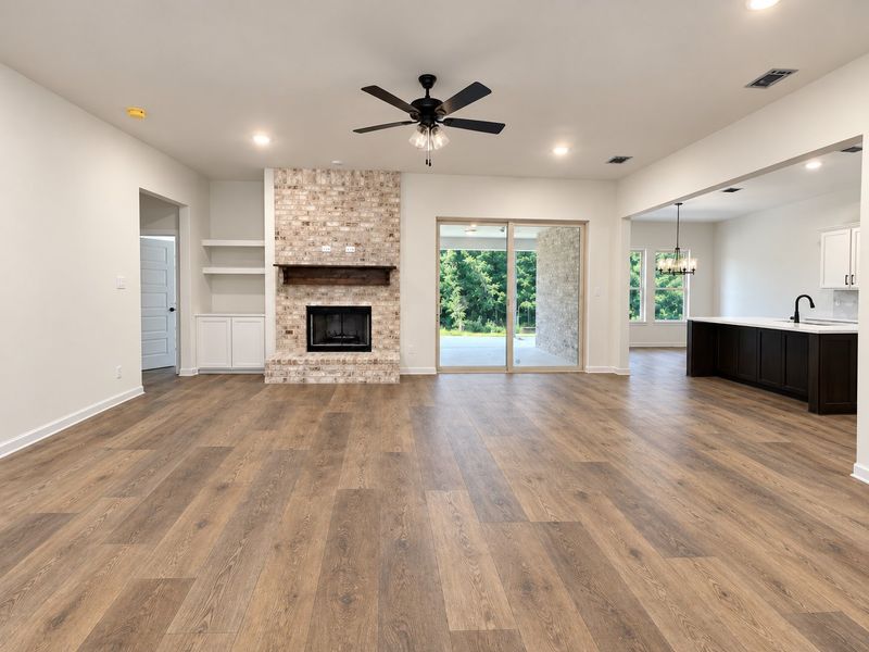Spacious, unfurnished interior of a new home in Terra Vista Estates, Springtown (Image 13).