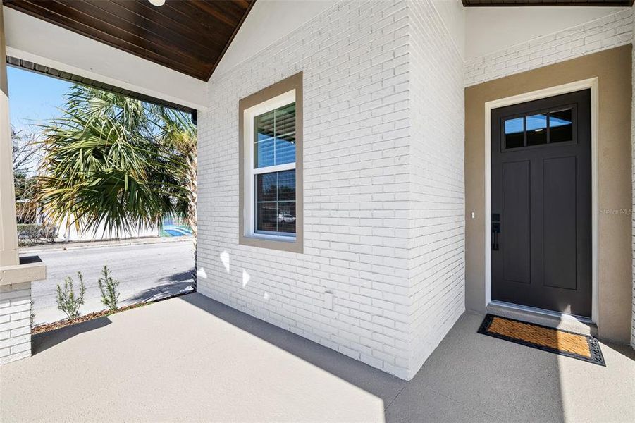 Exterior details and patio area of a home in , Tampa (Image 3).