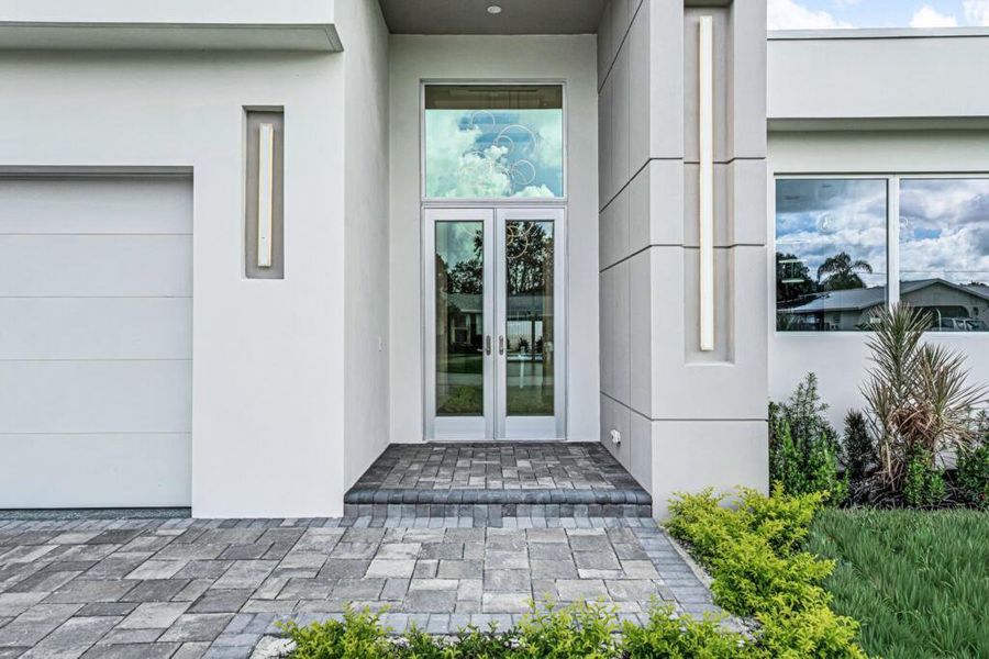 Exterior details and patio area of a home in , Lake Worth (Image 28).