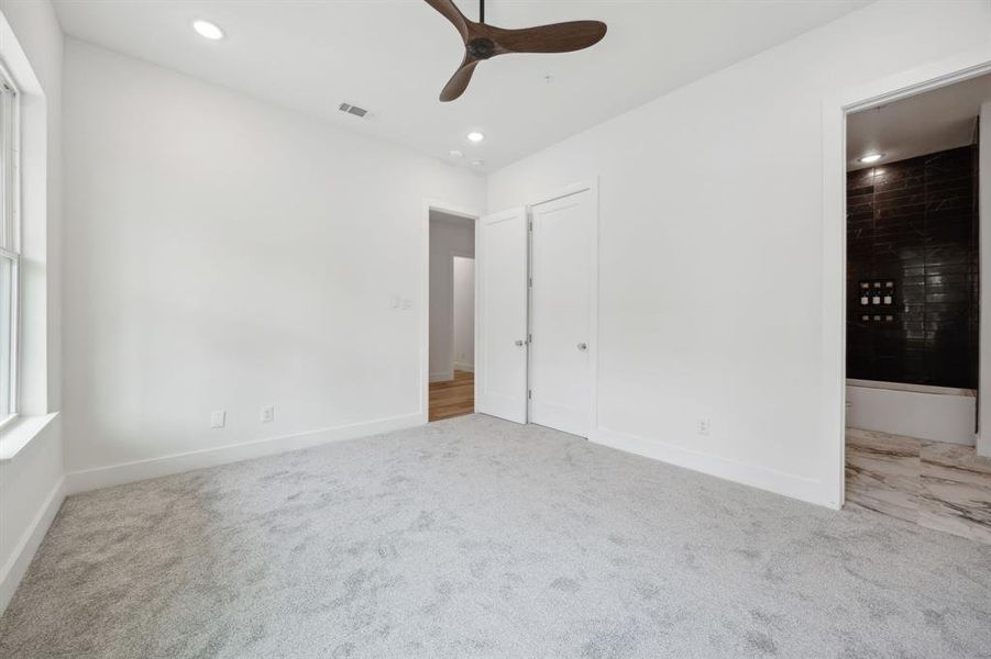 Spacious, unfurnished interior of a new home in , Rockwall (Image 15).