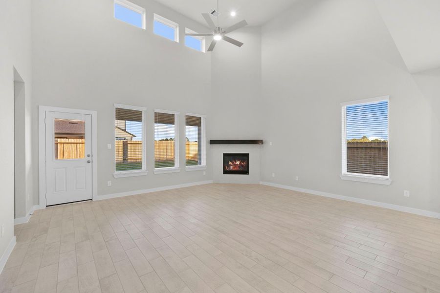 Spacious, unfurnished interior of a new home in Briarwood Crossing, Rosenberg (Image 33).