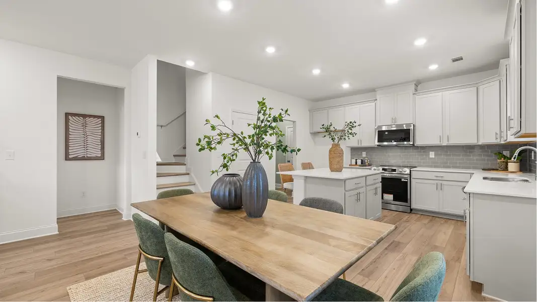 2883 Centerville Dining 4of4 F1 2883 Centerville Dining 4of4 F1