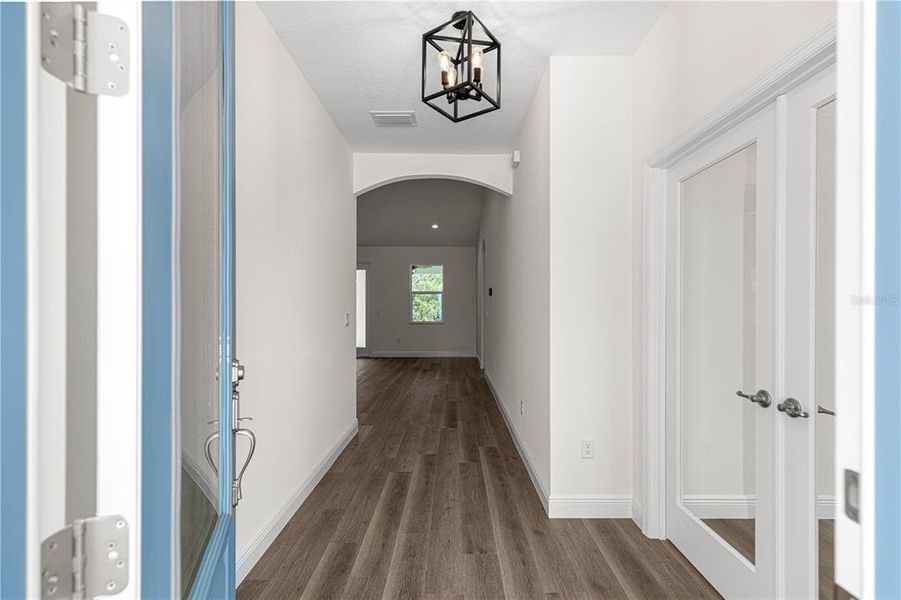 Spacious, unfurnished interior of a new home in , Dunnellon (Image 22).