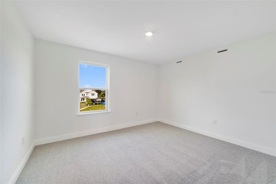 Spacious, unfurnished interior of a new home in Vintner Reserve, Clermont (Image 13).