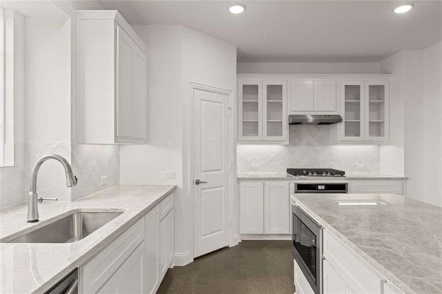 10. 12710 Meadow Glen - Kitchen (3) 10. 12710 Meadow Glen - Kitchen (3)