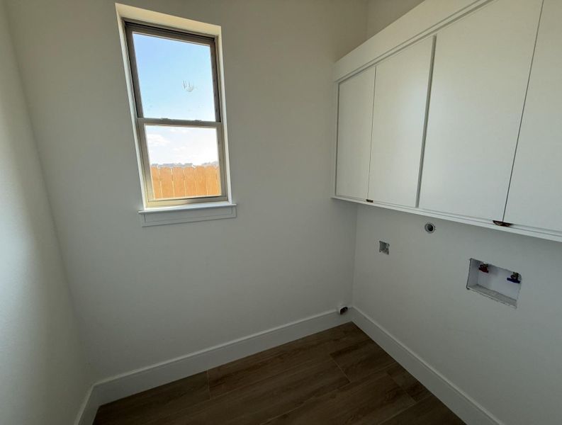 Spacious, unfurnished interior of a new home in , Beaumont (Image 7).