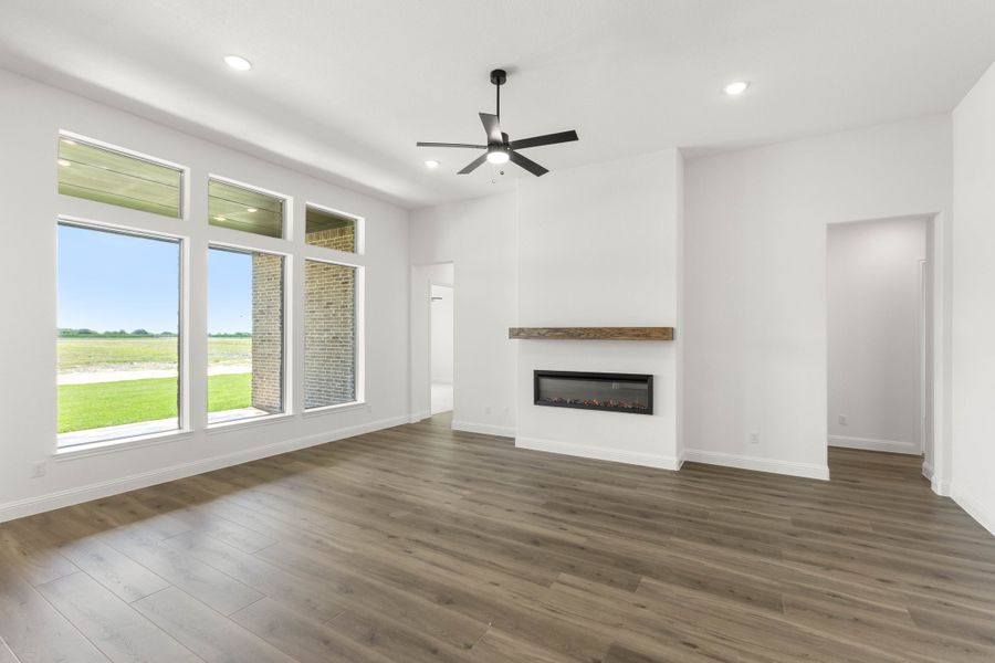 Spacious, unfurnished interior of a new home in Pecan Acres, Red Oak (Image 16). Spacious, unfurnished interior of a new home in Pecan Acres, Red Oak (Image 16).