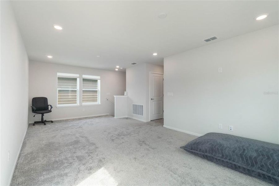 Spacious, unfurnished interior of a new home in Isles of Lake Nona, Orlando (Image 19).