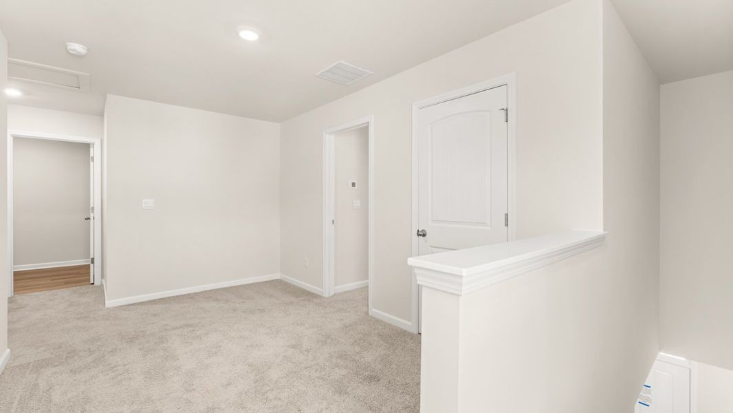 Representative unfurnished interior of a home built from the Robie by D.R. Horton in Pointe Park, Union City (Image 17).