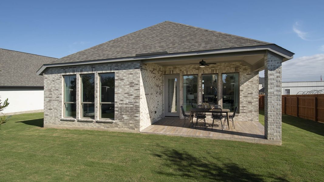 Exterior details and patio area of a home in Briggs Ranch, San Antonio (Image 30).