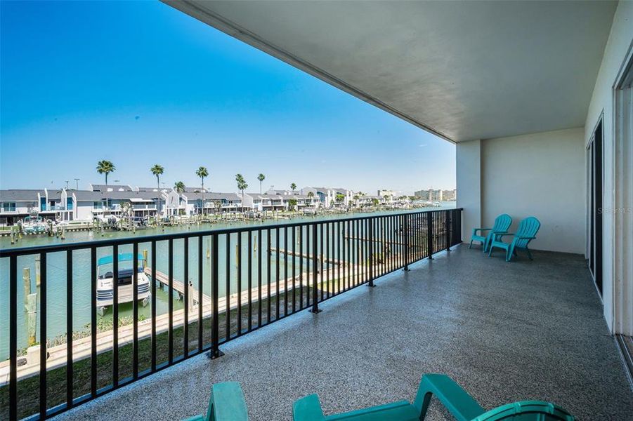 Exterior details and patio area of a home in , Madeira Beach (Image 31).