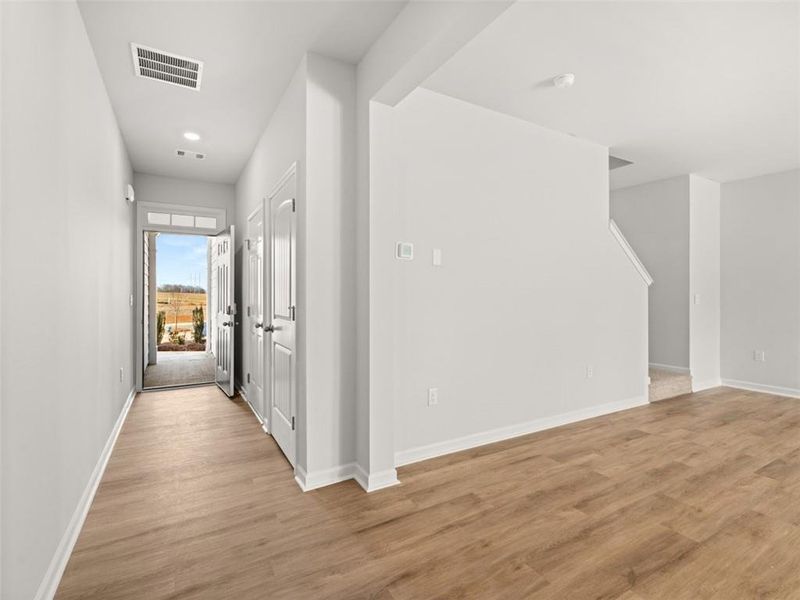 Spacious, unfurnished interior of a new home in Rolling Meadows, Jasper (Image 26).