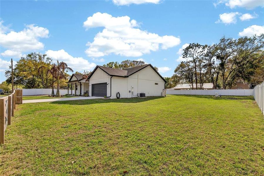 Exterior details and patio area of a home in , Plant City (Image 28).
