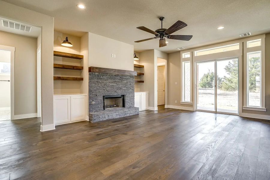Representative unfurnished interior of a home built from the The Colin by Elmwood Custom Homes in Aledo Heights, Aledo (Image 45).