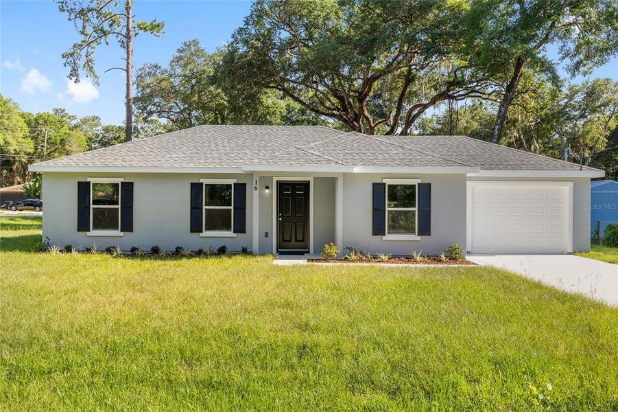 Exterior details and patio area of a home in , Ocala (Image 19).