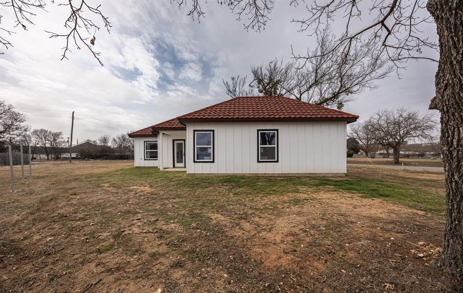 Exterior details and patio area of a home in , Cleburne (Image 29).