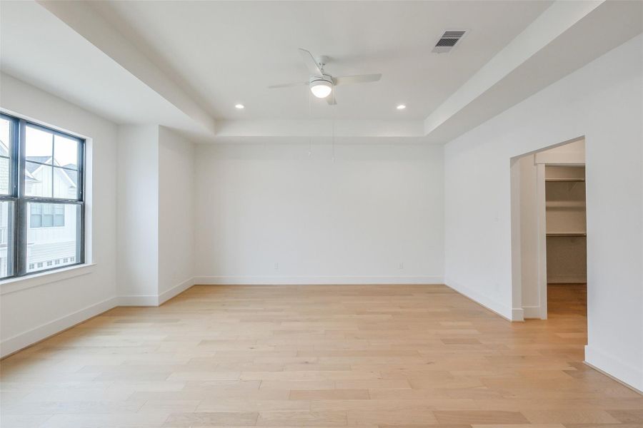 Spacious, unfurnished interior of a new home in Timbergrove Trails, Houston (Image 38).