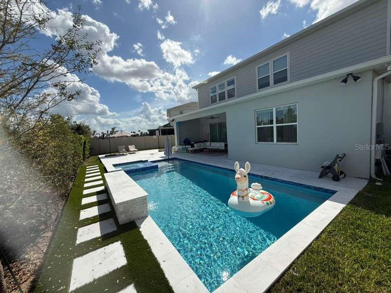 Exterior details and patio area of a home in Parkview Reserve, Orlando (Image 31).
