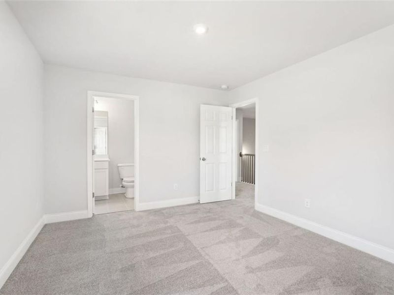 Spacious, unfurnished interior of a new home in Wehunt Meadows, Hoschton (Image 62).