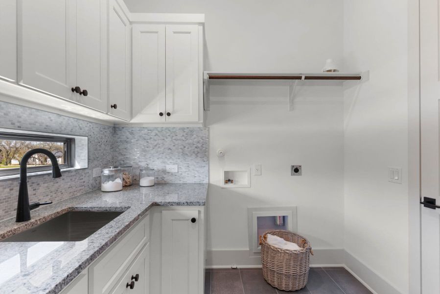 Furnished interior view inside a new home in Belle Oaks, Bulverde (Image 39).