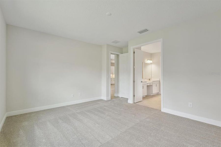 Spacious, unfurnished interior of a new home in Waterset, Apollo Beach (Image 20).