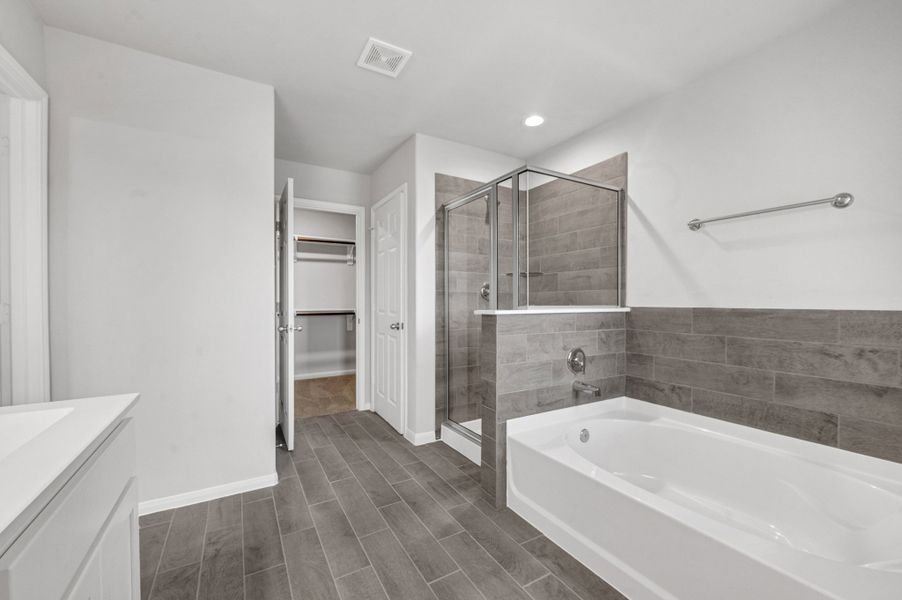Representative furnished interior of a home built from the Floor Plan 1774 by Colina Homes in Rollingbrook Estates, Baytown (Image 13).