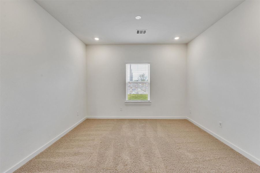 Spacious, unfurnished interior of a new home in , Angleton (Image 29).