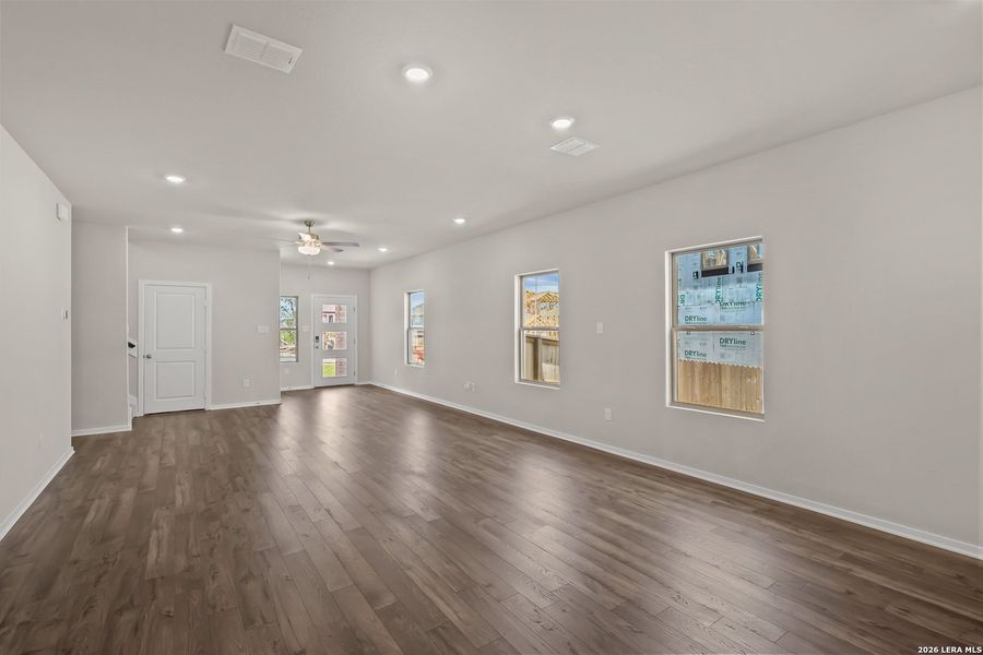 Spacious, unfurnished interior of a new home in The Parklands, Schertz (Image 20).