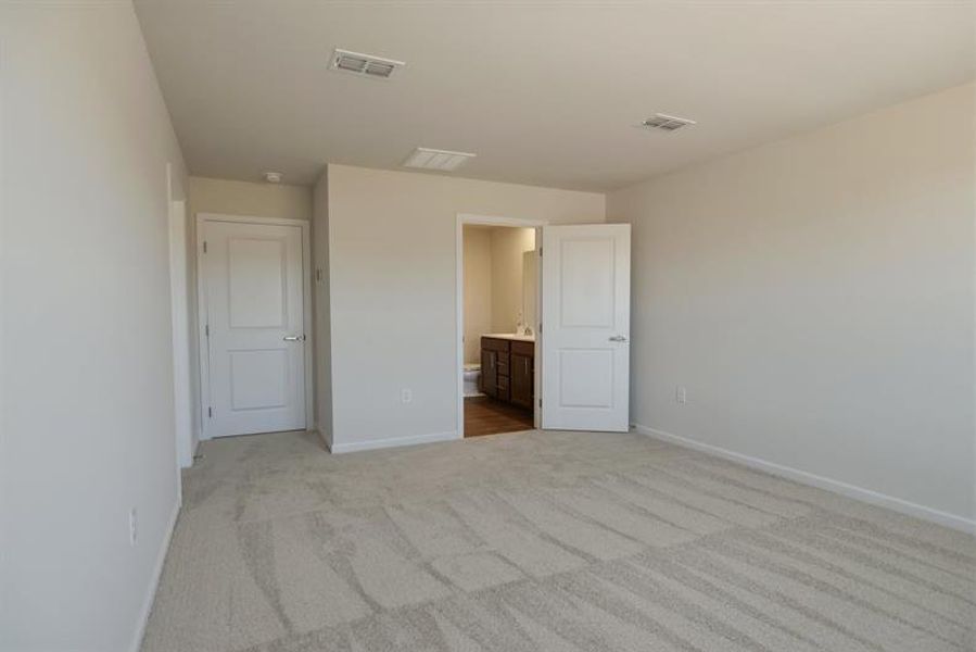 Spacious, unfurnished interior of a new home in Beech Glen, Anderson (Image 19).