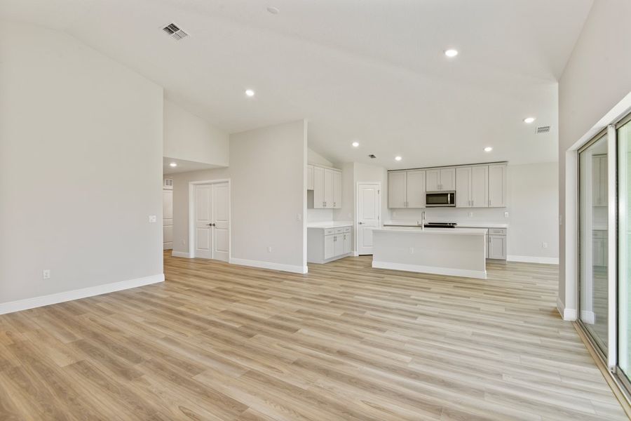 Spacious, unfurnished interior of a new home in Cherrywood Preserve, Ocala (Image 8). Spacious, unfurnished interior of a new home in Cherrywood Preserve, Ocala (Image 8).