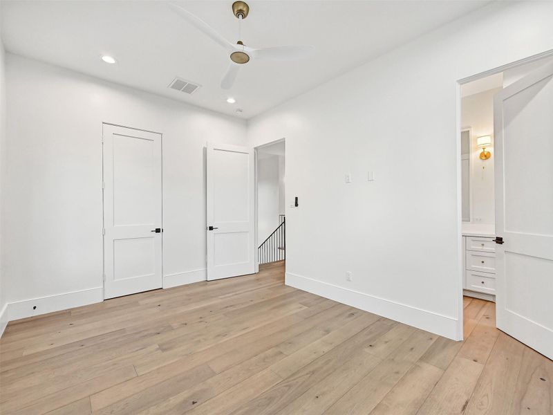 Spacious, unfurnished interior of a new home in , Galveston (Image 35).