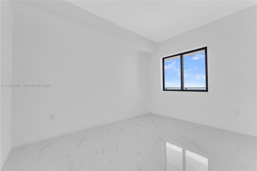 Spacious, unfurnished interior of a new home in Aria Reserve, Miami (Image 41).