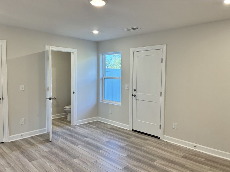 Spacious, unfurnished interior of a new home in Holly View, Greenville (Image 19).