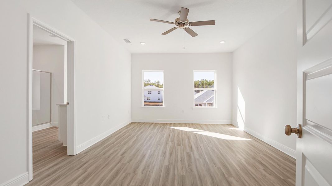 Spacious, unfurnished interior of a new home in Bayside at Ward Creek, Panama City Beach (Image 28).