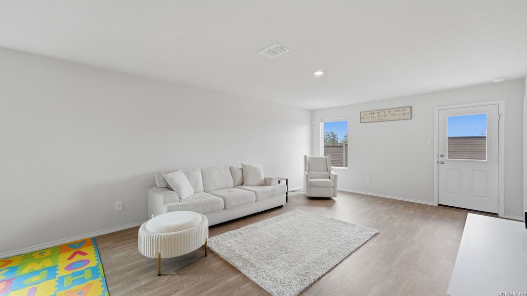 Furnished interior view inside a new home in Ladera, Luling (Image 14).